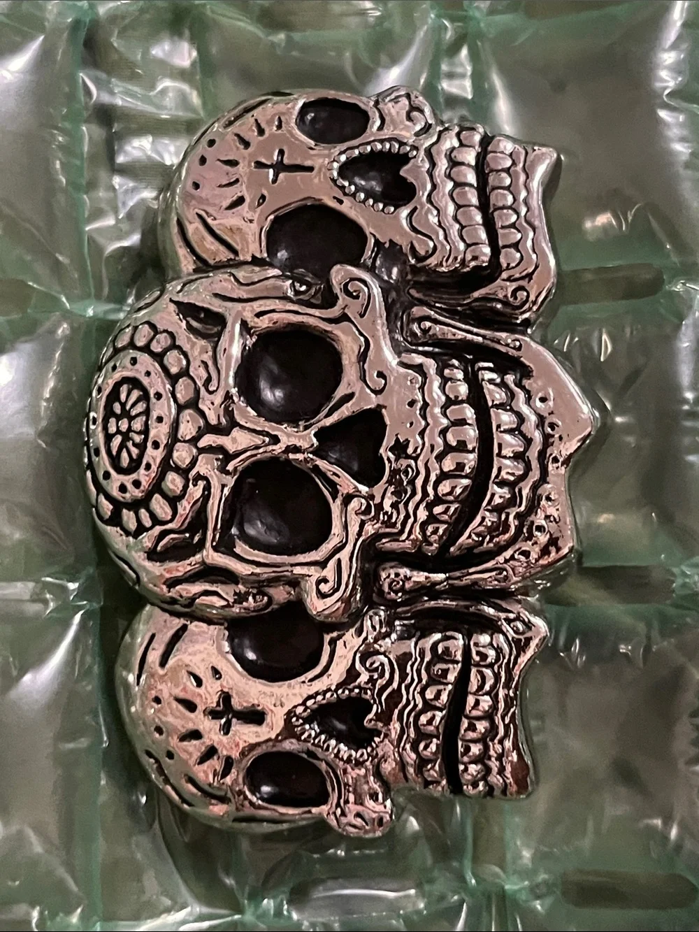 Silver Triple Skull Belt Buckle — Distinctive Men’s Accessory